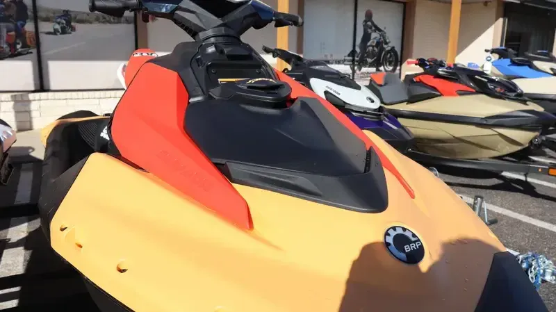 2025 SEADOO SPARK FOR 2 CONVENIENCE PACKAGE WITH SOUND SYSTEM SUNRISE ORANGE AND DRAGON RED Image 3