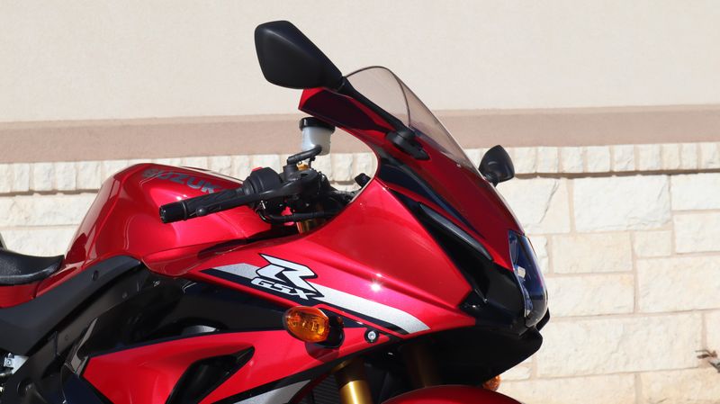 2025 Suzuki GSXR1000R CANDY DARING RED AND GLASS SPARKLE BLACKImage 4