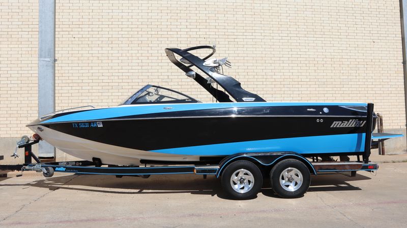 2008 MALIBU 23 LSV Image 1