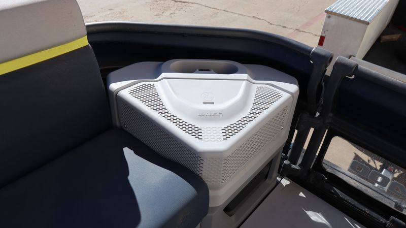 2025 SEADOO SWITCH CRUISE LIMITED 21 230HP PAINTED TRAILER HARBOR BLUE Image 18