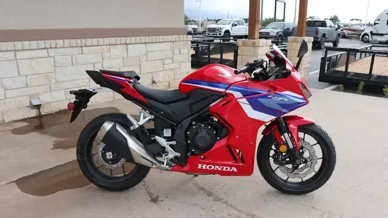 NEW 2025 HONDA CBR500R GRAND PRIX RED Image 2