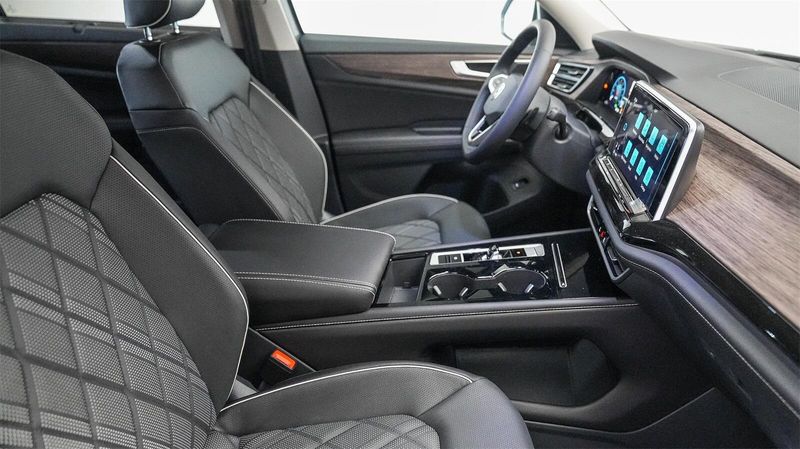 New 2025 Volkswagen Atlas 2.0T SEL Premium R-LineImage 17