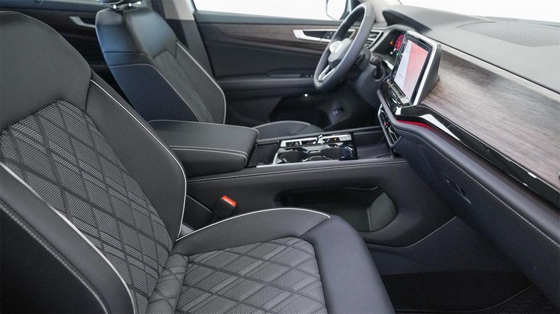 2025 Volkswagen Atlas 2.0T SEL Premium R-LineImage 17