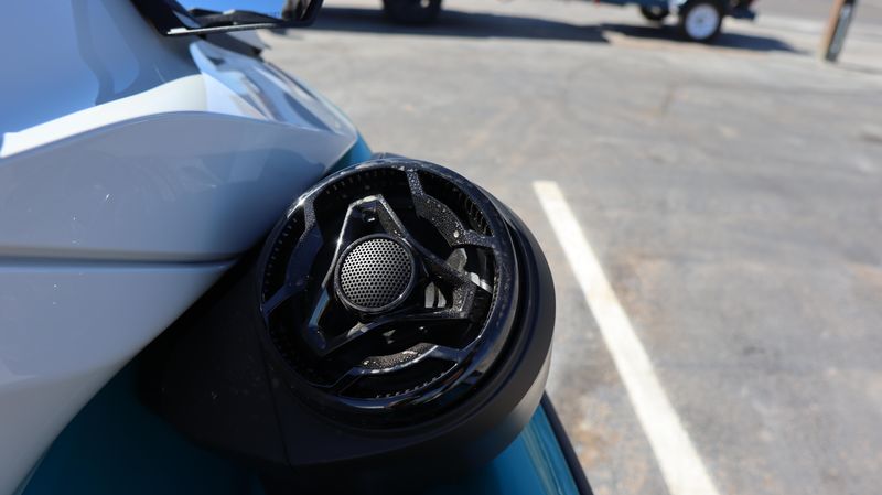 2025 SEADOO GTI SE 170 WITH SOUND SYSTEM IDF TEAL BLUE AND MANTA GREEN Image 15