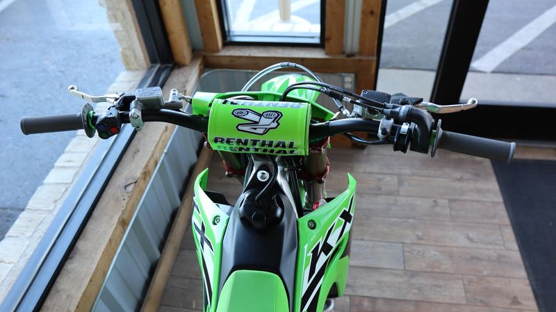 2025 Kawasaki KX450SR LIME GREENImage 18