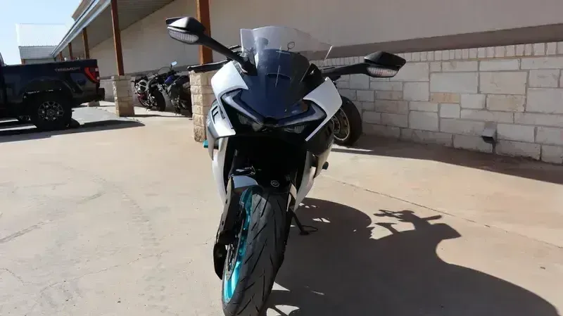 2025 CFMOTO 675SS NEBULA WHITE Image 7