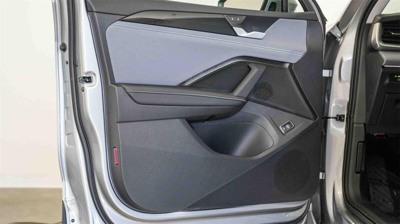 New 2025 Volkswagen Tiguan 2.0T SEImage 21