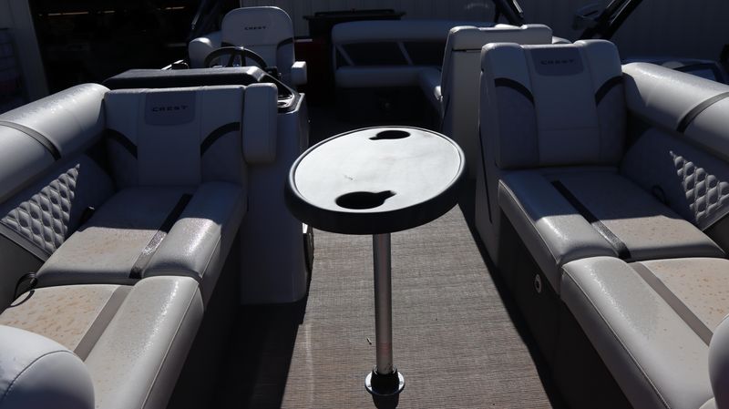 2025 CREST CLASSIC 220 FISH CABERNET WITH WHITE ACCENT Image 9