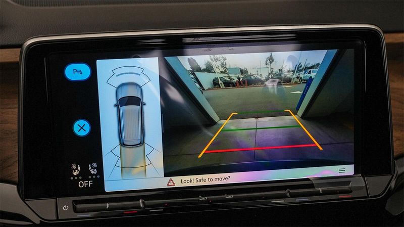 New 2025 Volkswagen Atlas 2.0T SE w/TechnologyImage 24