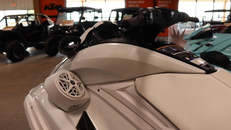 2025 Yamaha FX CRUISER SVHO WITH AUDIO WHITE Image 10