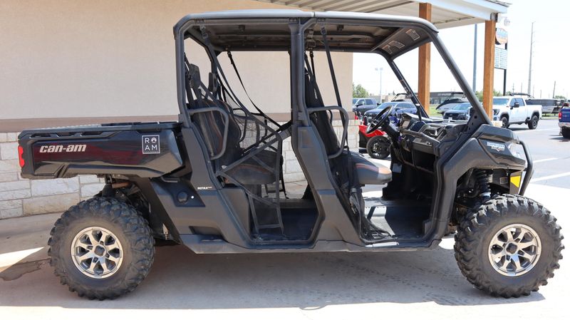 2024 Can-Am DEFENDER MAX LONE STAR EDITION TRIPLE BLACK Image 2