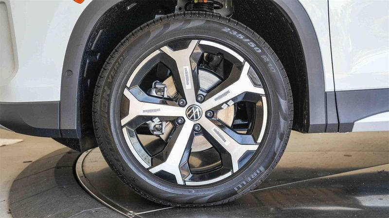 New 2025 Volkswagen Tiguan 2.0T SEImage 10