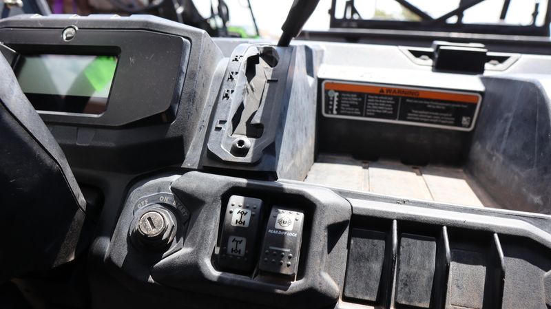 2022 Can-Am SSV DEFENDER MAX DPS HD9 BK 22 Image 14
