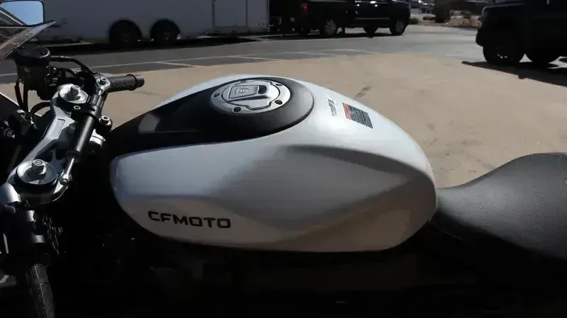 2025 CFMOTO 675SS NEBULA WHITE Image 16