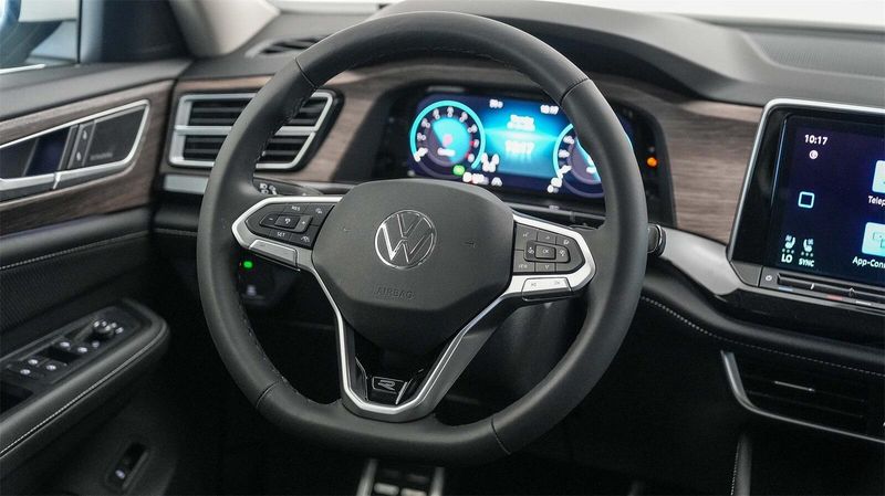 New 2025 Volkswagen Atlas 2.0T SEL Premium R-LineImage 16