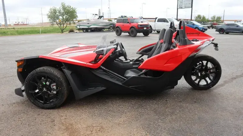 NEW 2025 POLARIS SLINGSHOT S AUTODRIVE Image 4