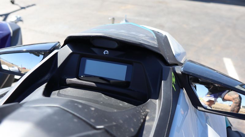 2025 SEADOO GTI SE 130 WITH SOUND SYSTEM IDF TEAL BLUE AND MANTA GREEN Image 13