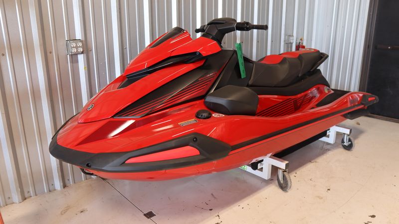 2025 Yamaha VX DELUXE WITH AUDIO TORCH RED Image 2