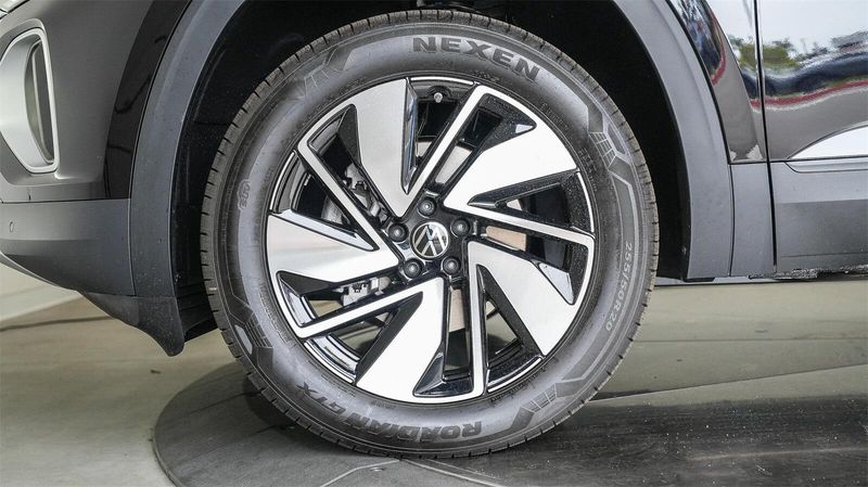 New 2025 Volkswagen Atlas 2.0T SE w/TechnologyImage 10