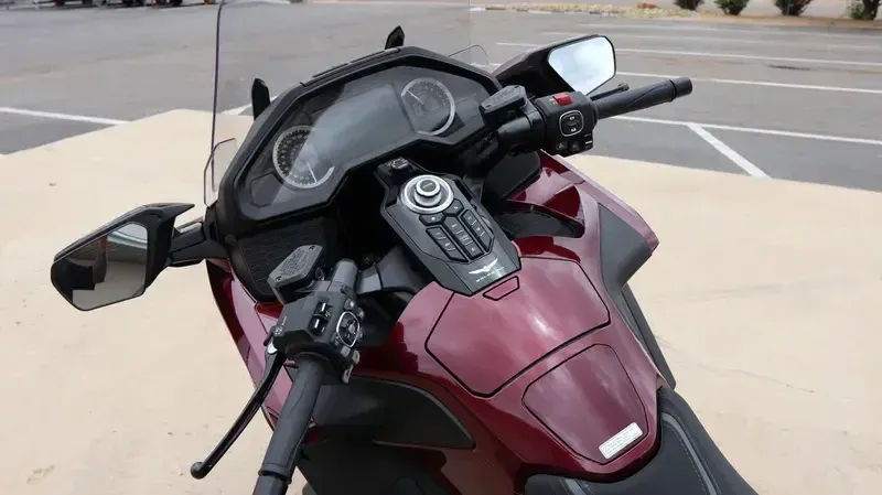NEW 2025 HONDA GOLD WING TOUR DCT 50TH ANNIVERSARY Image 15
