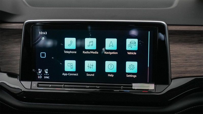 New 2025 Volkswagen Atlas 2.0T SEL Premium R-LineImage 15