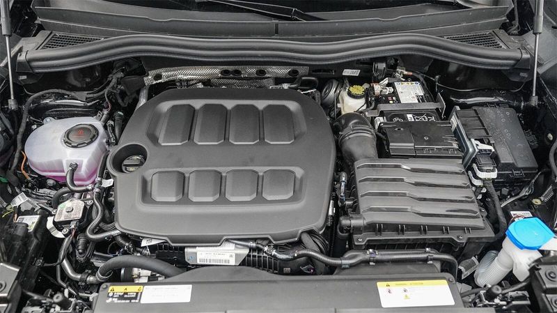 New 2025 Volkswagen Tiguan 2.0T SImage 12