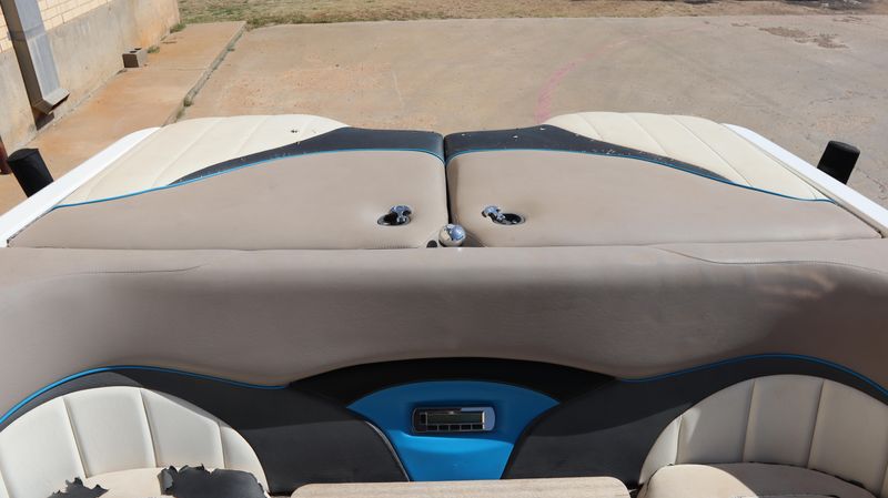 2008 MALIBU 23 LSV Image 32