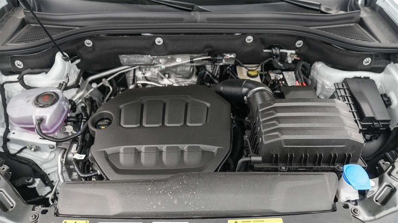 New 2025 Volkswagen Atlas 2.0T SEL Premium R-LineImage 12