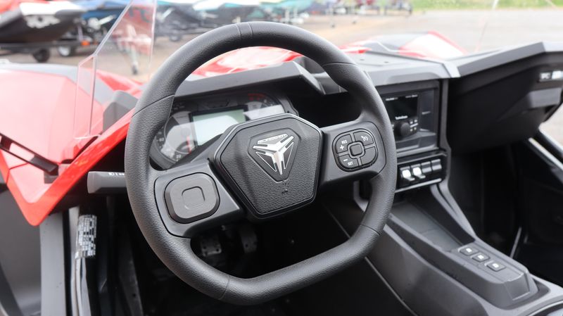 2025 Polaris SLINGSHOT S AUTODRIVE SLINGSHOT RED Image 18
