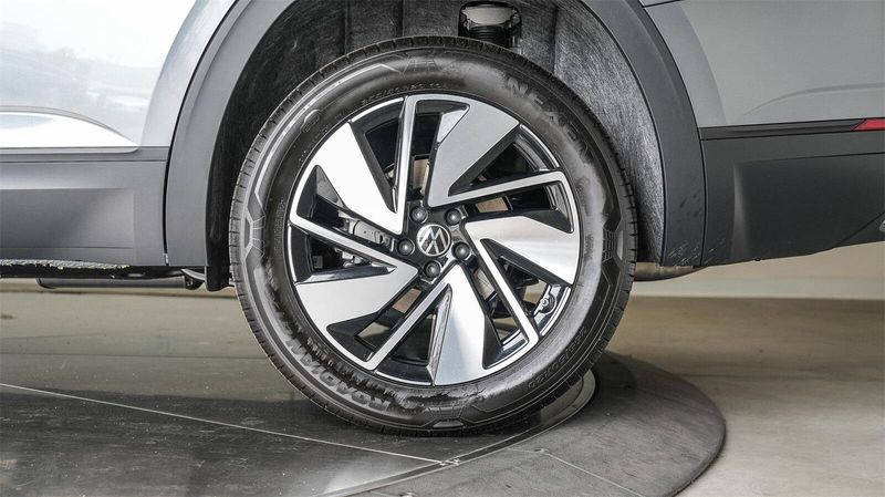 New 2025 Volkswagen Atlas 2.0T SE w/TechnologyImage 9