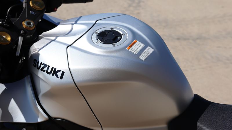 2025 Suzuki GSXR1000Image 9