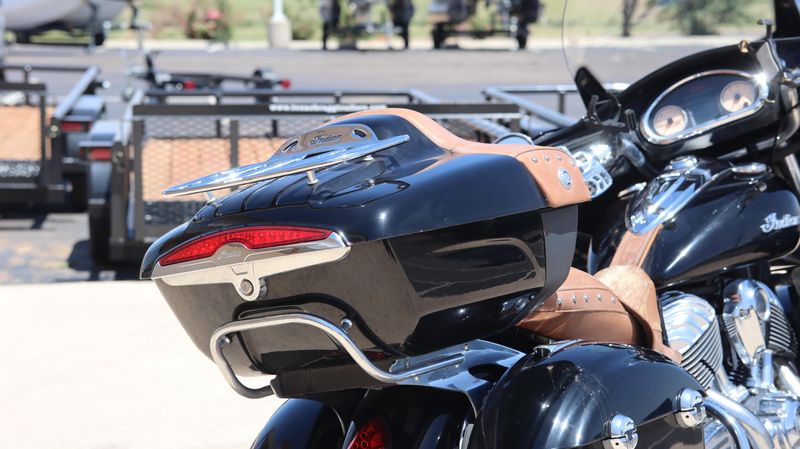 2015 Indian Motorcycle ROADMASTER THUNDER BLACK 49ST Base Image 3
