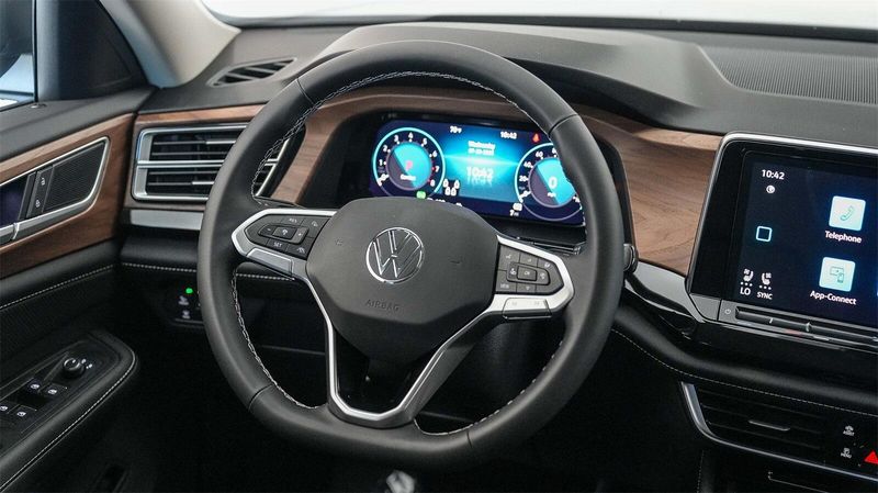 New 2025 Volkswagen Atlas 2.0T SE w/TechnologyImage 16