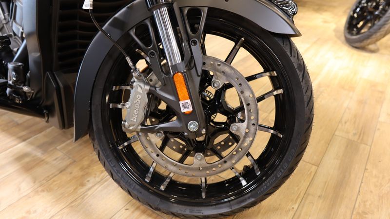 2025 Indian Motorcycle CHIEFTAIN POWERPLUS DARK HORSE WITH RIDER ASSIST AND POWERBAND AUDIO Image 8