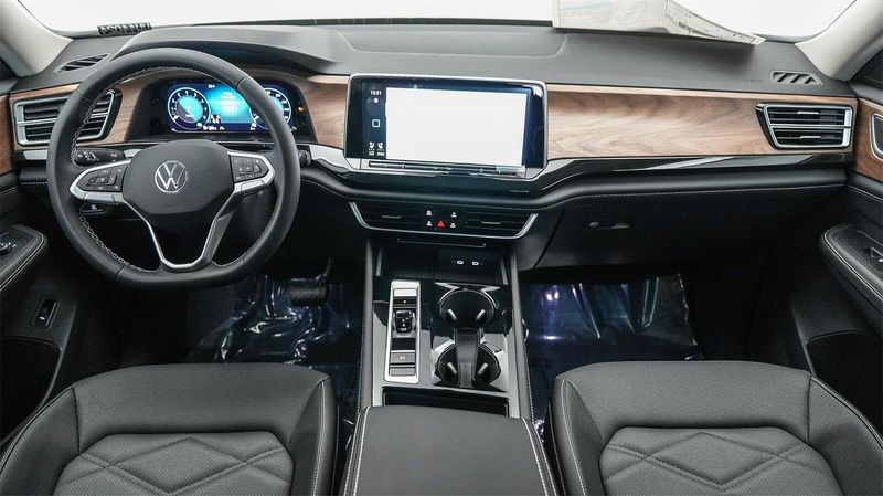 New 2025 Volkswagen Atlas 2.0T SE w/TechnologyImage 13