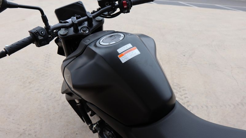 2025 Honda CB750 HORNET Image 9
