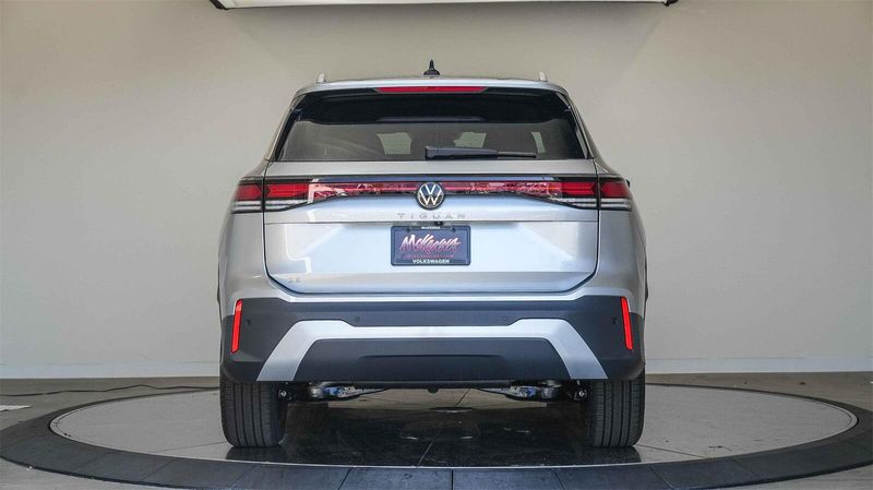 New 2025 Volkswagen Tiguan 2.0T SEImage 3