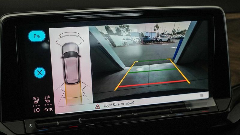New 2025 Volkswagen Atlas 2.0T SE w/TechnologyImage 24