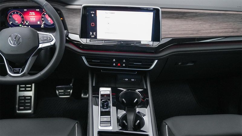 2025 Volkswagen Atlas 2.0T SEL Premium R-LineImage 14