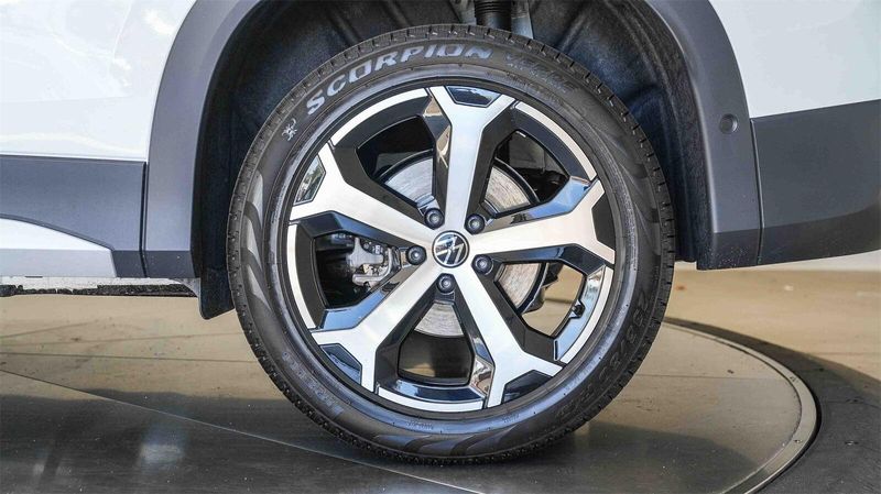 New 2025 Volkswagen Tiguan 2.0T SEImage 9