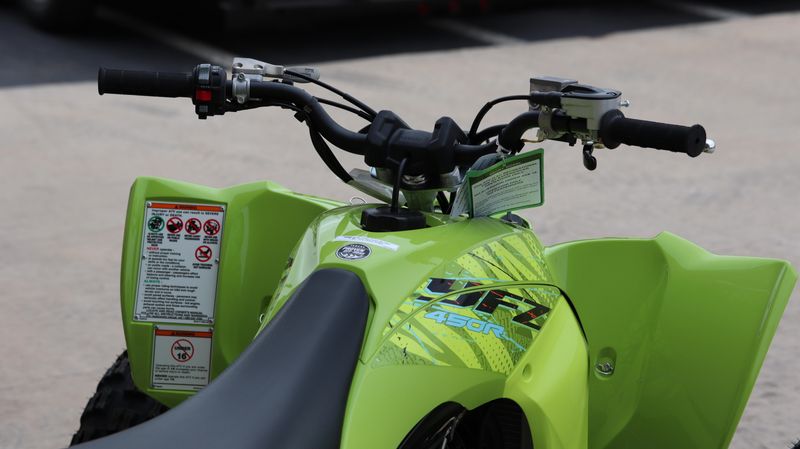 2025 YAMAHA YFZ450R SE ACID GREEN in a ACID GREEN exterior color. Family PowerSports (877) 886-1997 familypowersports.com 