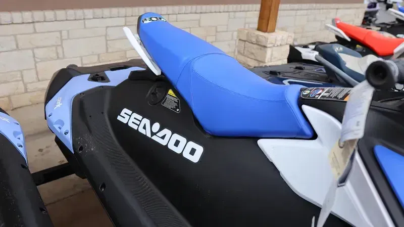 2025 SEADOO SPARK FOR 3 CONVENIENCE PACKAGE WITH SOUND SYSTEM DAZZLING BLUE AND VAPOR BLUE Image 5