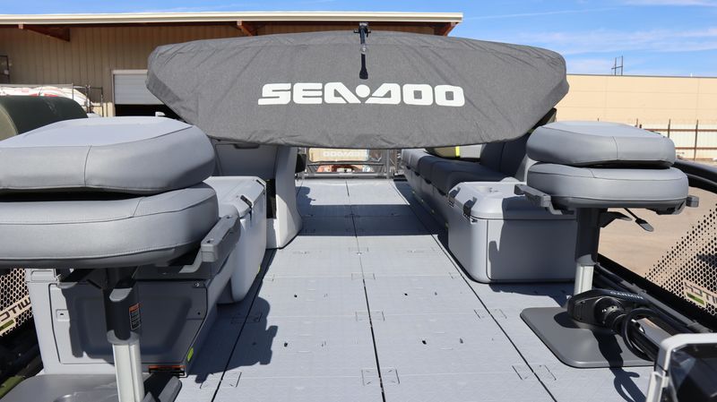 2025 SEADOO SWITCH FISH 21 230HP PAINTED TRAILER WILDERNESS GREEN Image 28