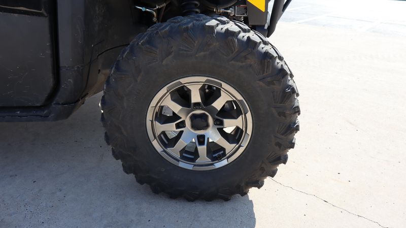 2023 Can-Am SSV DEF MAX TEX CAB 65 HD10 BK 23 Limited HD10 Image 4