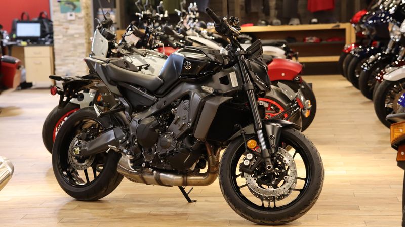 2024 Yamaha MT09 MATTE RAVEN BLACKImage 1