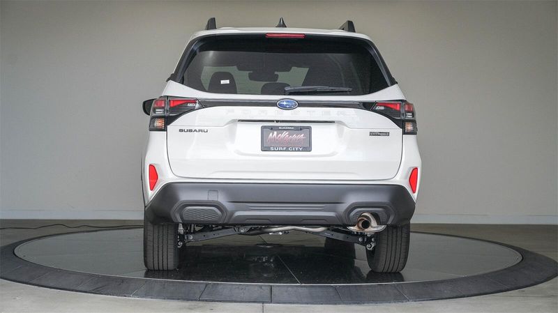 2025 Subaru Forester Hybrid PremiumImage 3
