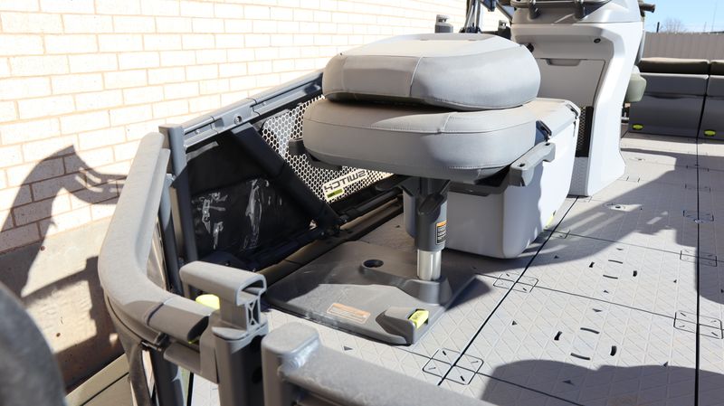 NEW 2026 SEADOO SWITCH FISH 18 230HP WITH PAINTED TRAILER Image 12