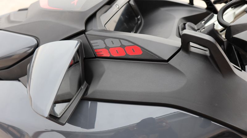 2025 SEADOO GTRX 300 ECLIPSE BLACK AND DEEP MARSALA Image 8