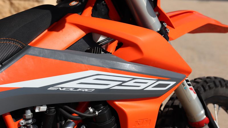 2022 KTM 690 ENDURO RImage 5