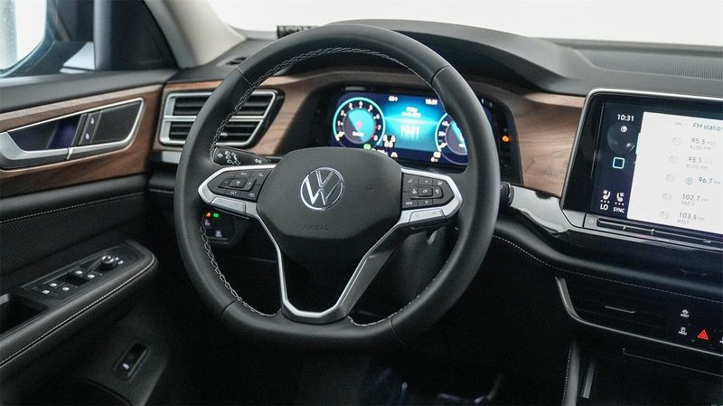 New 2025 Volkswagen Atlas 2.0T SE w/TechnologyImage 16